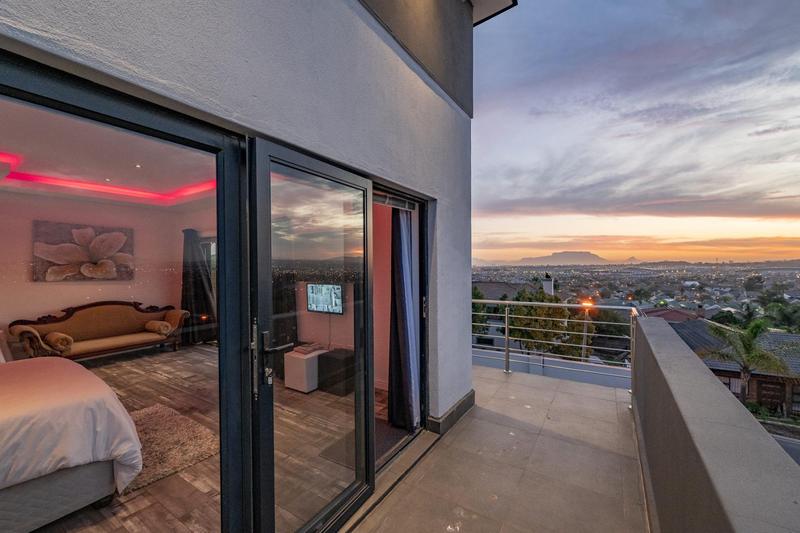 4 Bedroom Property for Sale in Kaapsig Western Cape
